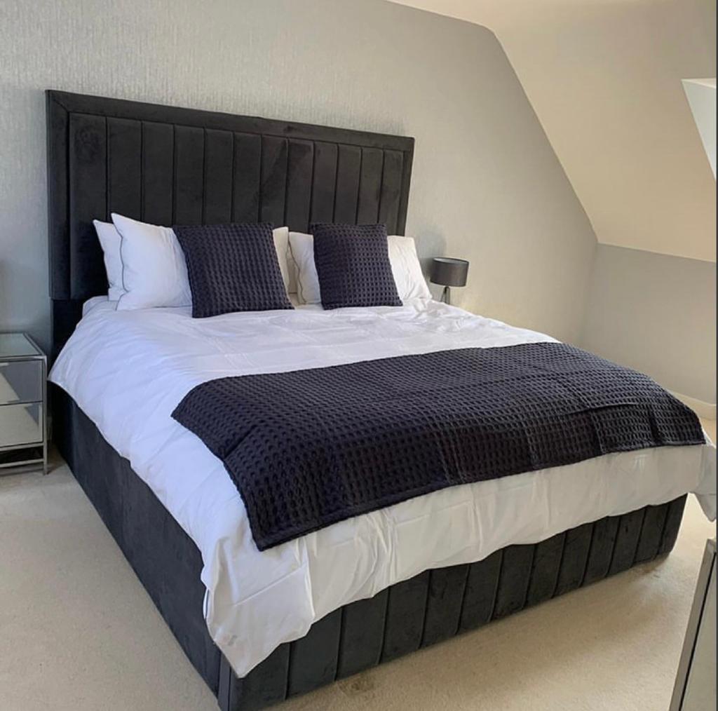 Aria Upholstered Fabric Bed